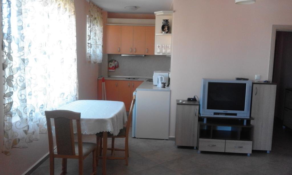 Apartments Sea Sounds Pomorie Exterior photo